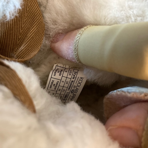 Ugg Kookaburra by UGG 8 
Brown Suede Boots w/Bow 
Faux Fur Lined - Picture 10 of 12